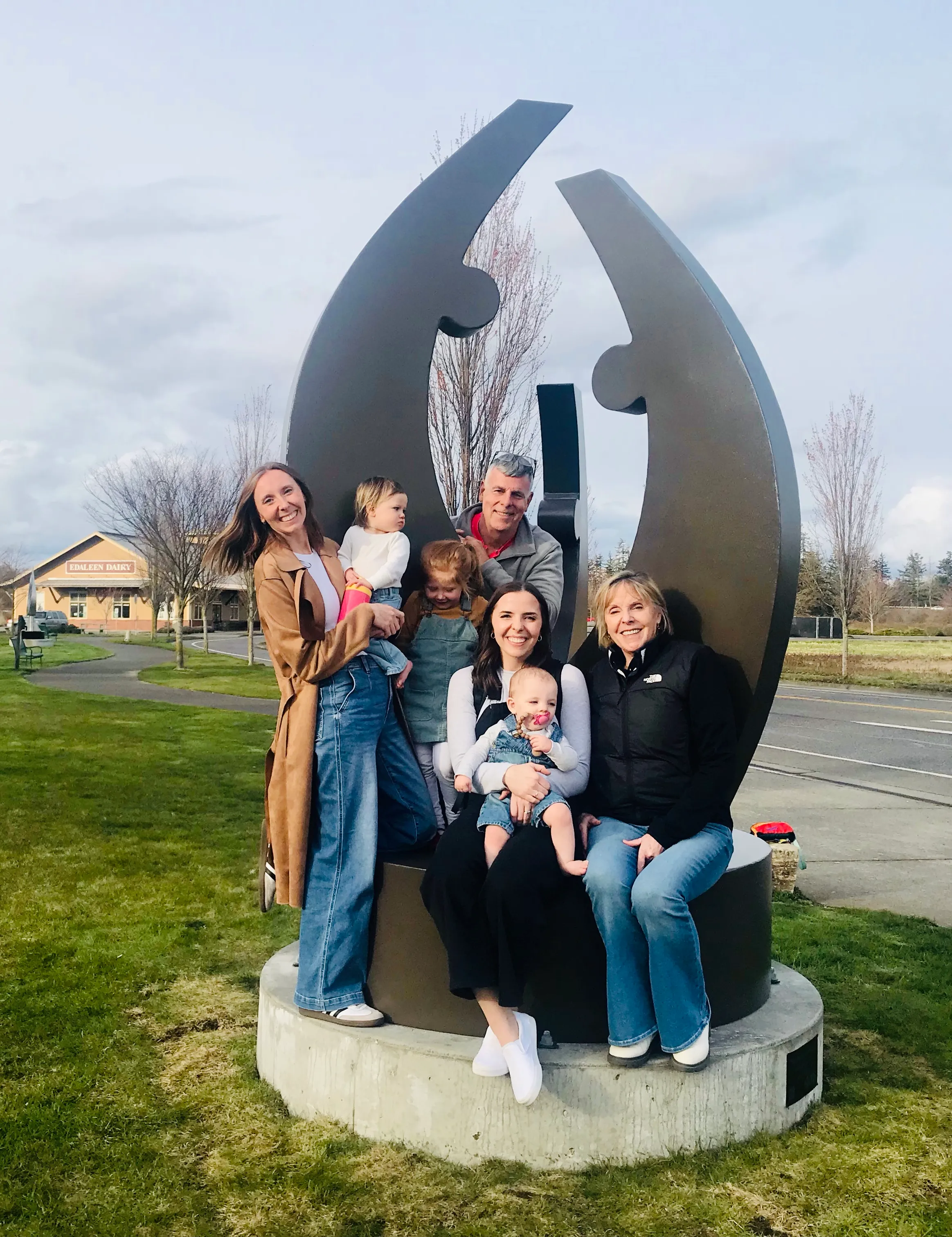 Freestanding metal sculpture in steel