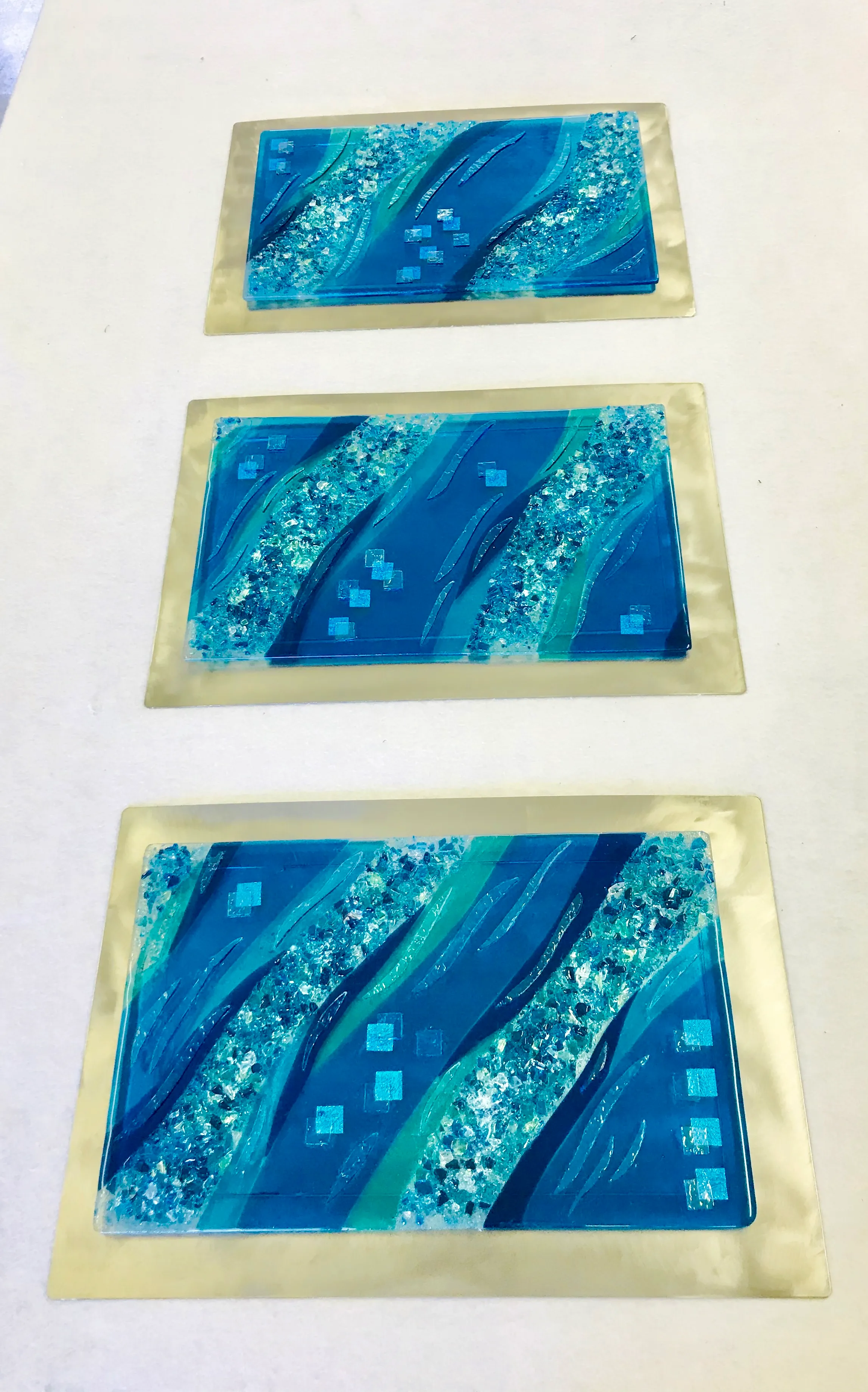 Expressive glass sculpture with natural forms